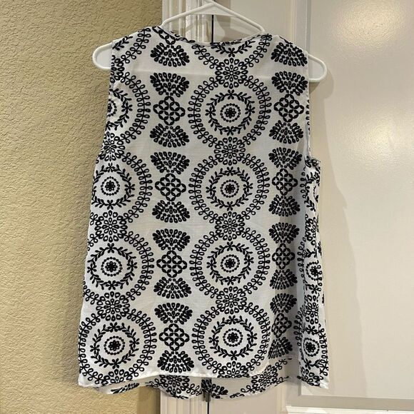 LOB black and white sleeveless top size 2‎ - Picture 4 of 6